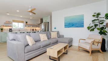 Een smart-tv en een open haard