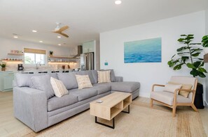 Een smart-tv en een open haard