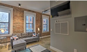 TV - Sleek Studio Near Dtwn Dining & Entertainment (Cincinnati)