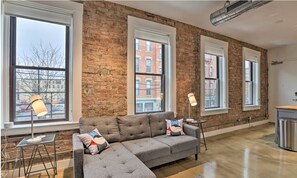 TV - Sleek Studio Near Dtwn Dining & Entertainment (Cincinnati)