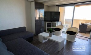 Living area - Apartments for 4 People (Vias)