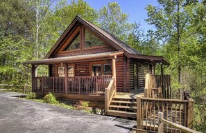 Exterior - Affordable Pigeon Forge Cabin 1 Mile to Strip! (Pigeon Forge)