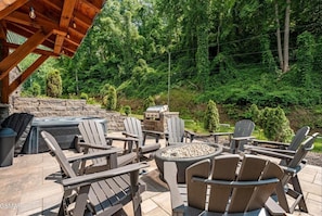 Property grounds - Downtown Gatlinburg Arcade Hot Tub Movie Theater! (Gatlinburg)