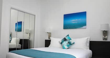 Ocean Breeze Resort - 2-bedroom Hotel Suites, Pool, Gym and Restaurant