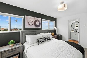 Iron/ironing board, WiFi, bed sheets - Partial ocean views, A/C, steps to tide pools (San Diego)