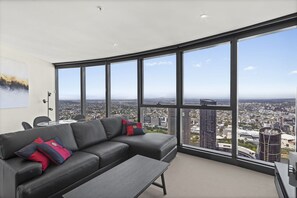 Living room - Panoramic Views Apartment & High-rise Pool and Gym (Brisbane)