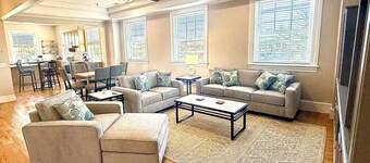 Walking distance to Downtown and JMU. Free parking