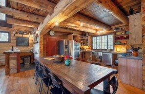 Mikrovågsugn, ugn, spishäll och diskmaskin