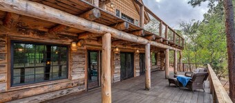 Redband Lodge: Handcrafted Rustic on White River
