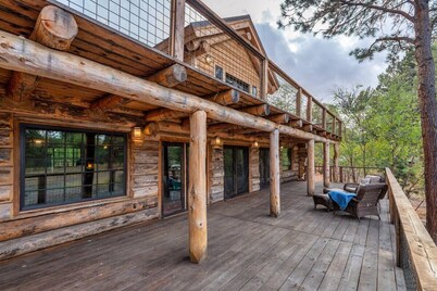 Redband Lodge: Handcrafted Rustic on White River