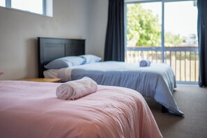 Bureau, fer et planche à repasser, lit parapluie, Wi-Fi gratuit