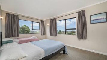 Schreibtisch, Bügeleisen/Bügelbrett, Reisekinderbett, kostenloses WLAN