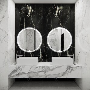 Dusch, gratis toalettartiklar, hårtork och handdukar