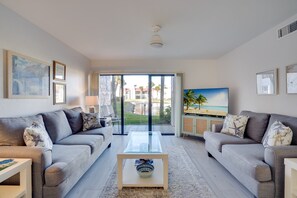 TV - Hello Darling at Runaway Bay 177 by SeaBreeze Vacation (Bradenton Beach)