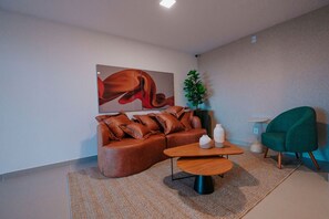 Living area - Apartment across from the beach for millionaires. (Ilhéus)