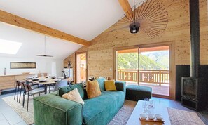 Fireplace - Apartment in St Jean D'aulps Ski Resort (Saint-Jean-dʼAulps)