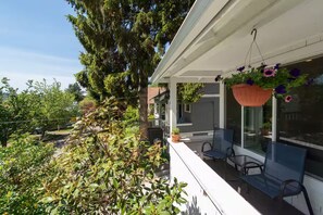 Property grounds - Bright Studio in downtown Fremont (Seattle)