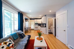 Living area - Bright Studio in downtown Fremont (Seattle)