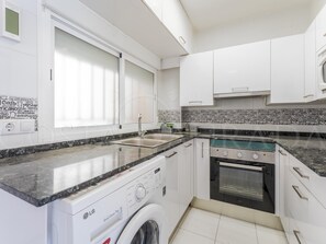 Fridge, microwave, oven, coffee/tea maker - 110-VAN GOGH -MAGNIFICENT AND SPACIOUS APARTMENT (Salou)