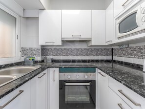 Fridge, microwave, oven, coffee/tea maker - 110-VAN GOGH -MAGNIFICENT AND SPACIOUS APARTMENT (Salou)