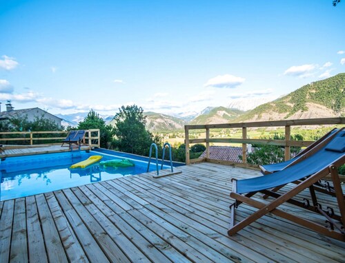 Mountain-view Eco-friendly Cottage