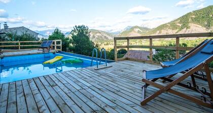 Mountain-view Eco-friendly Cottage
