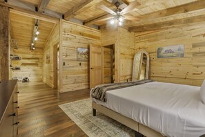 3 chambres, bureau, fer et planche à repasser, lit parapluie