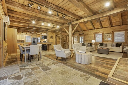 Hocking Hills: Timber Bear Lodge