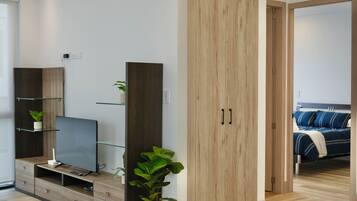 Deluxe Apartment, Balcony, Mountain View | Living area