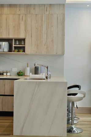 Deluxe Apartment, Balcony, Mountain View | Private kitchen - Apartments in Cumbaya near Airport (Cumbayá)