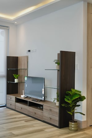 Deluxe-Apartment, Balkon, Bergblick | Wohnbereich