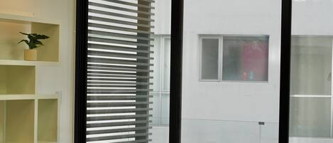 Deluxe Apartment, Balcony, Mountain View | Dining room