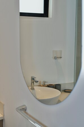 Deluxe Apartment, Balcony, Mountain View | Bathroom - Apartments in Cumbaya near Airport (Cumbayá)