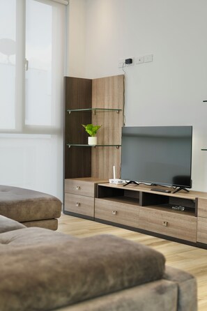 Deluxe-Apartment, Balkon, Bergblick | Wohnbereich