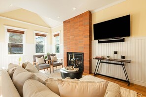 TV, fireplace - 5-Bedroom Park City Old Town Daly Overlook with stunning mountain views. (Park City)