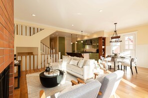 TV, fireplace - 5-Bedroom Park City Old Town Daly Overlook with stunning mountain views. (Park City)