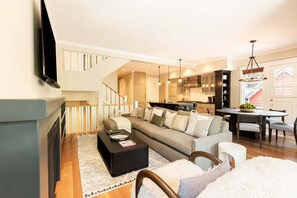 TV, fireplace - 5-Bedroom Park City Old Town Daly Overlook with stunning mountain views. (Park City)