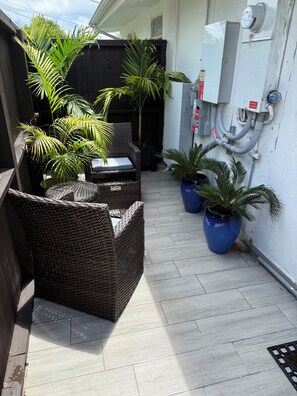 Terrace/patio - Cozy studio in a soothing spot with refreshing AC (North Miami Beach)