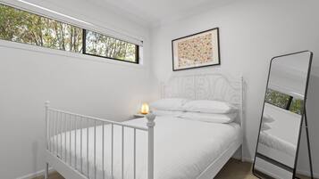 Apartemen | 4 kamar tidur, ruang kerja ramah laptop, dan seprai linen