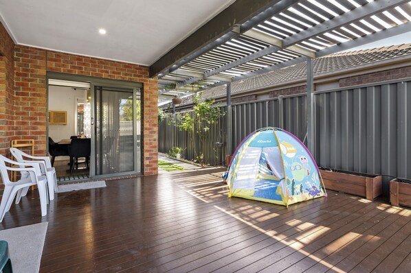 Apartment | Balcony - Family Escape With Private Courtyard (Melbourne)