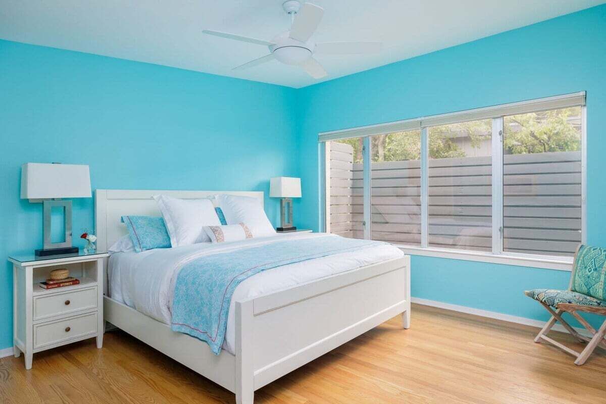 Een strijkplank/strijkijzer, gratis wifi, beddengoed