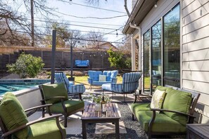 Terrace/patio - Beautiful Zilker Home w/ Heated Pool, Outdoor Dining, and Modern Comforts (Austin)