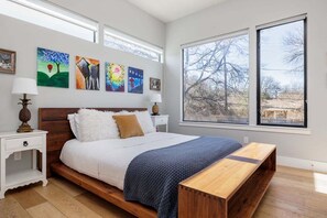 3 habitaciones, escritorio, tabla de planchar con plancha y wifi gratis 