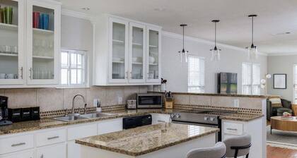 Austin East Side Charmer: 3BR, Firepit, Outdoor Fun