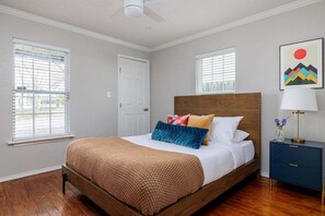 Iron/ironing board, free WiFi, bed sheets
