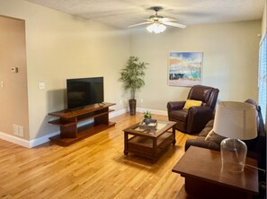 Smart TV, mesa de pingue-pongue