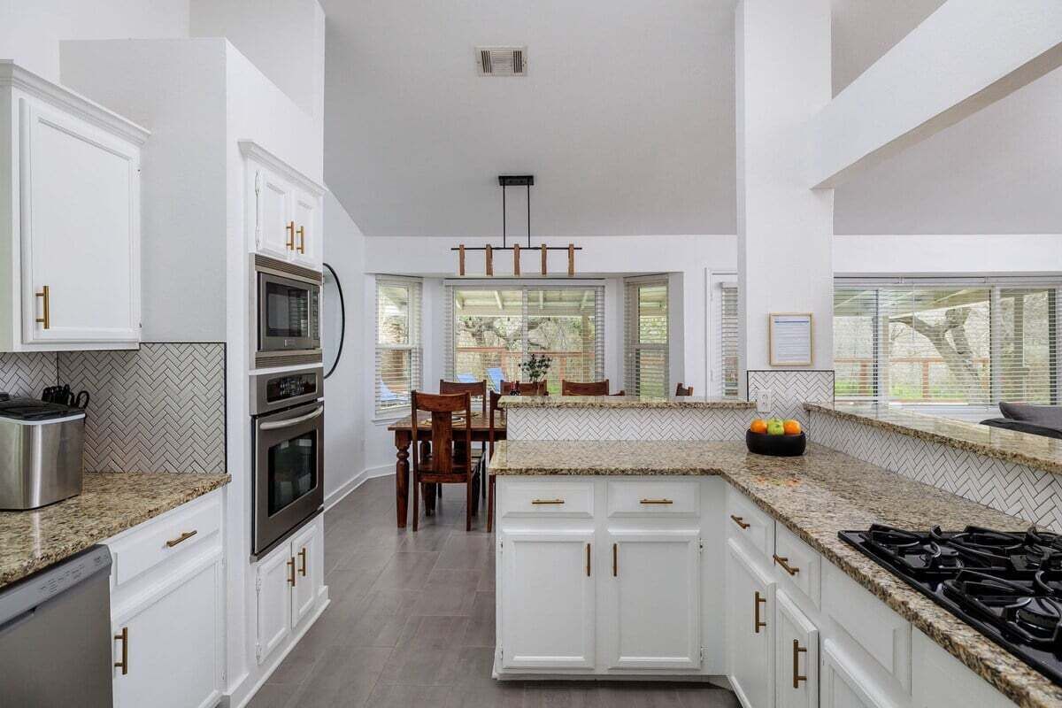 ثلاجة، ميكروويف، فرن، موقد طهي مسطح