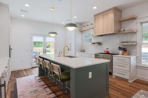 Fridge, microwave, oven, stovetop - 🌿 East Austin Retreat w/ Wrap Porch + Chef Kitchen | Southern Charm 🌮 (Austin)