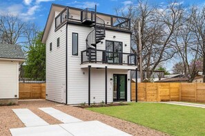 المنشأة من الخارج