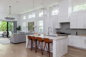 Fridge, microwave, oven, stovetop - 🌵☀️Private Pool Luxury Retreat Near SoCo | 2 Living Spaces | South Austin Oasis (Austin)